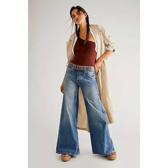 NWT FREE PEOPLE Sz 32 LOVEFOOL LOW RISE JEANS IN BLUE - Picture 1 of 4